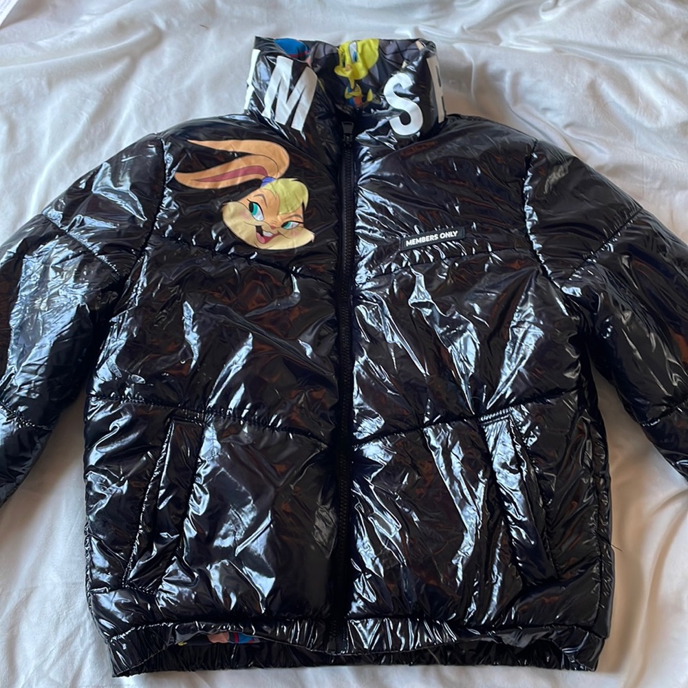 I am selling this Looney Tunes Puffer (unused), Size: Medium, Color: Black